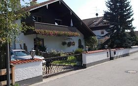 Karl-Stieler-Str. ONE ROOM in a 2 ROOM APPARTMENT ; LOT SPACE
